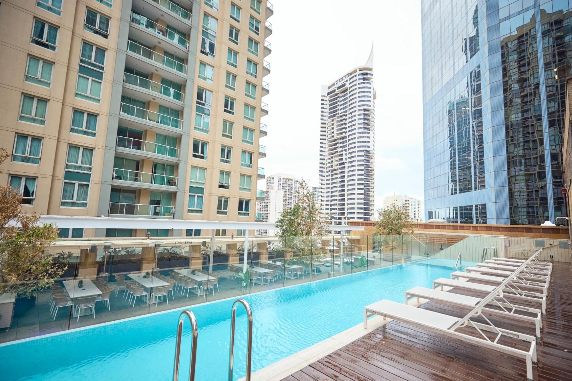 Kimpton Margot Sydney By Ihg Hotel Kültér fotó The pool at the rooftop of the hotel