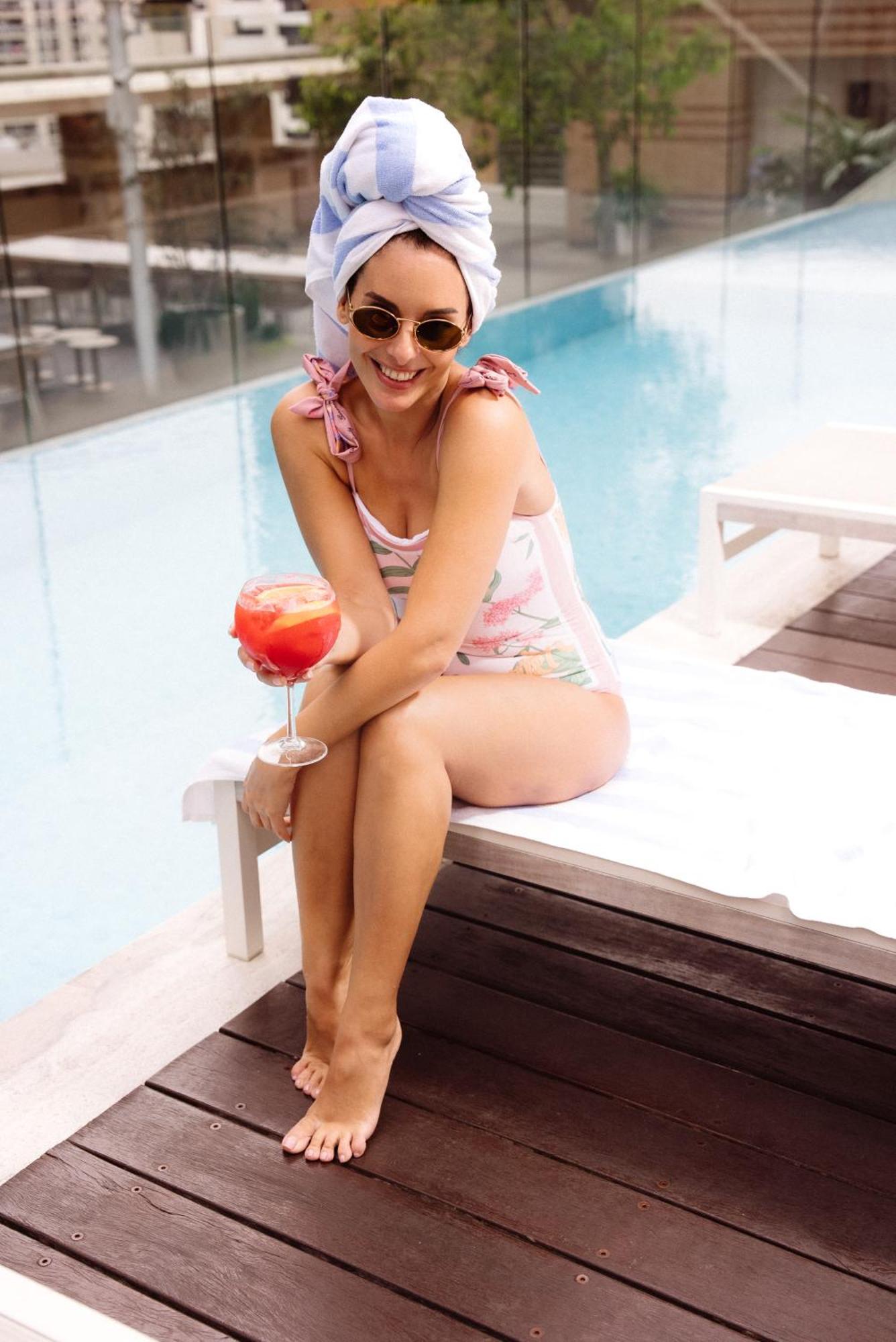 Kimpton Margot Sydney By Ihg Hotel Kültér fotó A woman wearing a one-piece swimsuit